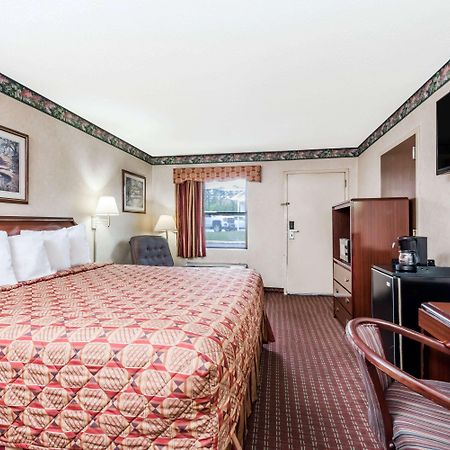 Motel Super 8 By Wyndham Cleveland Exterior foto